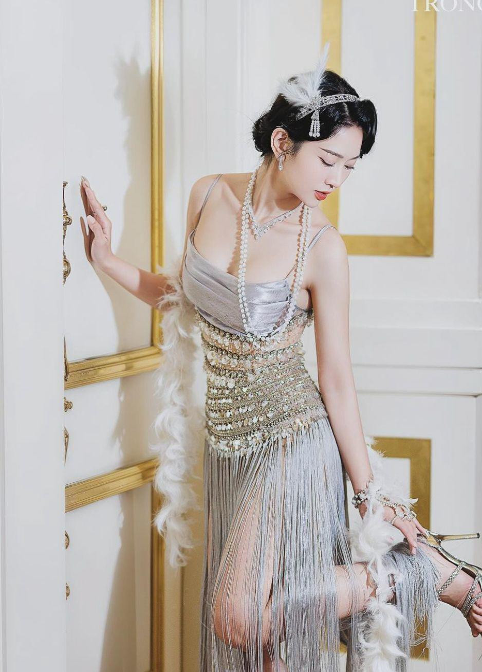 Cứ tiếp tục theo đuổi hình ảnh thế này, chắc chắn Lê Bống sẽ nhận về nhiều hảo cảm cũng như có cho mình những sản phẩm nghệ thuật giá trị, được công chúng đón nhận.