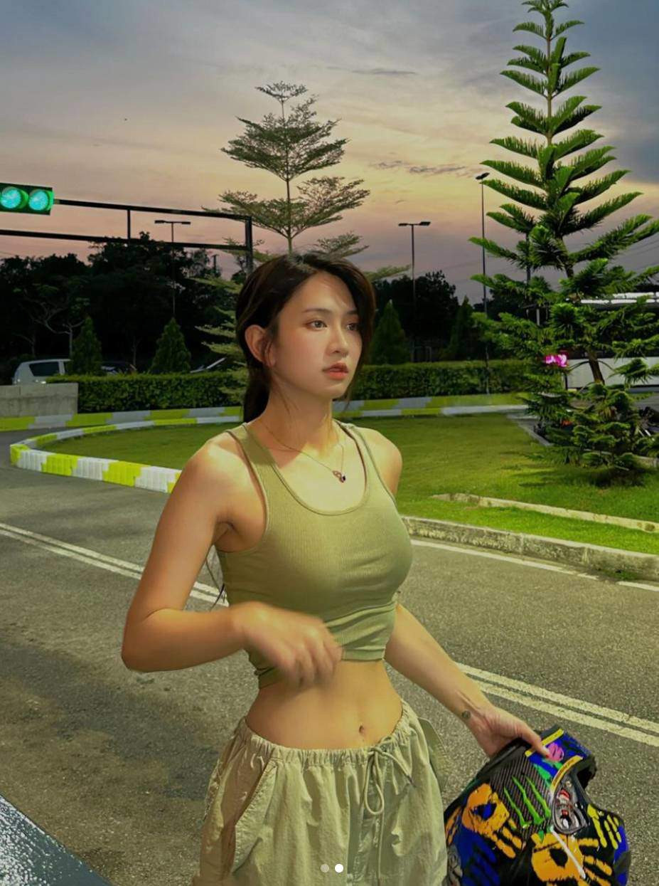 Lê Bống là người đẹp Việt đang nhận được nhiều quan tâm ở thời điểm hiện tại, từng có quá khứ ồn ào song đến giờ cô nàng đã được đánh giá là có sự thay đổi cực kỳ tích cực.c