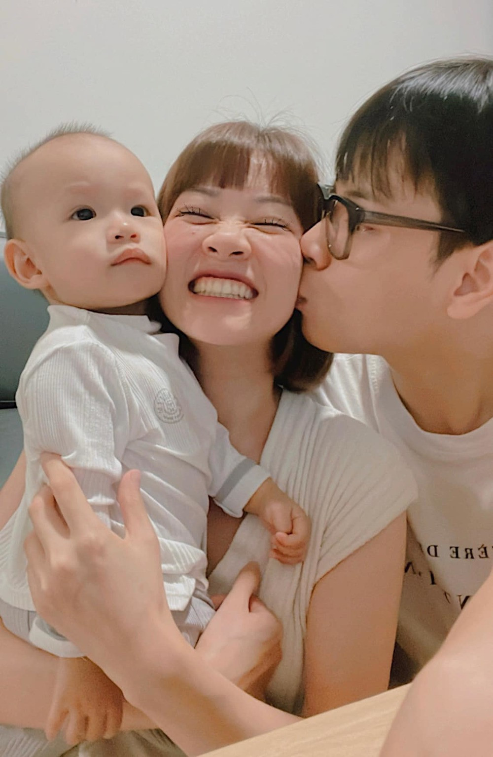 Kể từ khi thông báo có con và đăng tải hình gia đình nhỏ lên mạng xã hội, Mai Anh cũng cởi mở hơn trong chuyện đời tư.