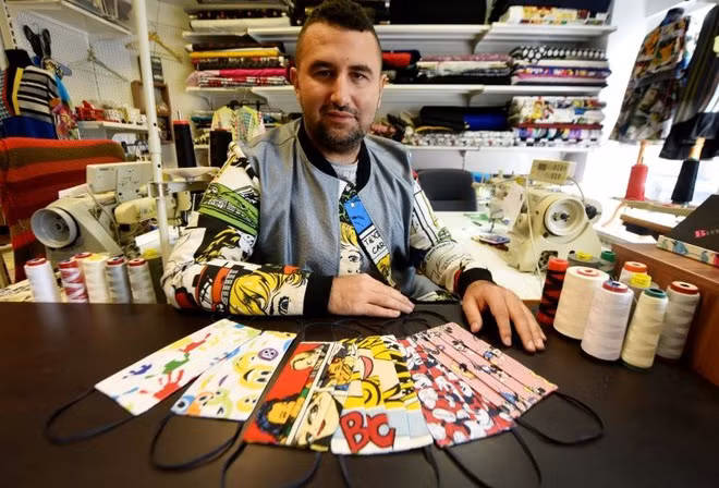 Những chiếc khẩu trang mùa dịch Covid-19 của Zoran Aragovic lấy cảm hứng từ nhân vật Disney, truyện tranh và được thiết kế theo phong cách Pop Art.