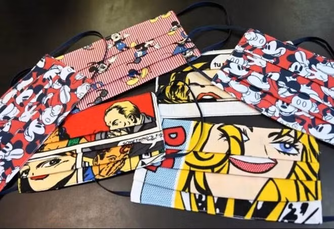 Chia sẻ về những mẫu khẩu trang của mình, Zoran Aragovic cho hay: "Đây là một ý tưởng hoàn toàn ngẫu hứng. Mỗi buổi sáng khi uống cà phê cùng bạn bè, chúng tôi thường thảo luận về virus corona và tình trạng thiếu khẩu trang như hiện nay. Tôi đã nói đùa rằng tôi sẽ làm một khẩu trang xinh đẹp, đầy màu sắc, giống như những thiết kế sáng tạo của tôi và đưa nó lên Instagram".