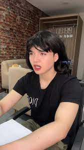 Sở dĩ cụm từ “đúng nhận sai cãi” trở nên hot, thành trend bởi vì ngữ điệu nói của cô đồng khiến dân tình thích thú và quay các clip tương tự với phong thái hài hước.