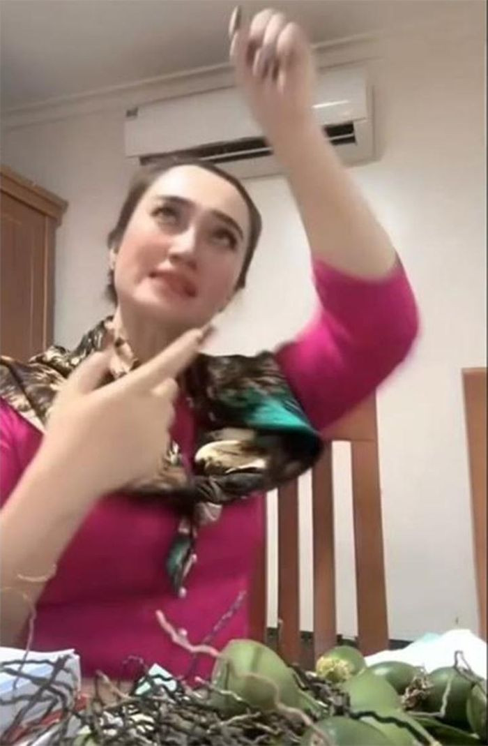 Cụm từ “ đúng nhận sai cãi” đang “thống trị” mạng xã hội ngày 7/2 trong rất nhiều bài đăng, dòng trạng thái, video ngắn…