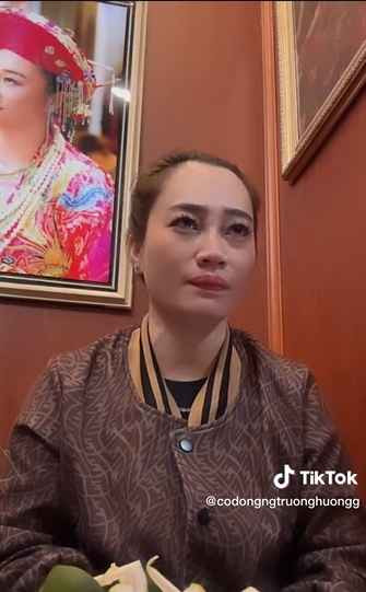 Tuy nhiên, người nghe luôn “đứng hình”, ngớ người vì cô đồng online nói nhanh đến chóng cả mặt, ít ai nghe kịp để còn nhận hay cãi.