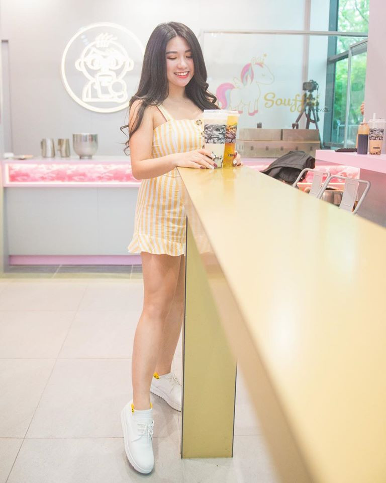 Dưới mỗi bức hình của mình, Sueanne Kang nhận vô vàn lời khen. Thậm chí, nhiều người còn khuyên cô đi thêm bước nữa để đỡ phí tuổi xuân.