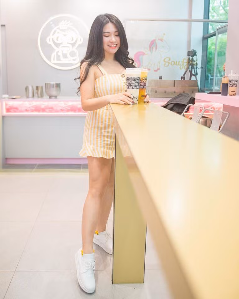 Dưới mỗi bức hình của mình, Sueanne Kang nhận vô vàn lời khen. Thậm chí, nhiều người còn khuyên cô đi thêm bước nữa để đỡ phí tuổi xuân.