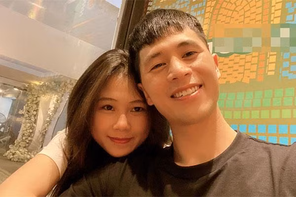 Ở phần bình luận bài đăng, rất nhiều người gửi lời chúc đến đôi. Đặc biệt, nhan sắc của vợ Đình Trọng khi lâm bồn được nhiều người khen ngợi.