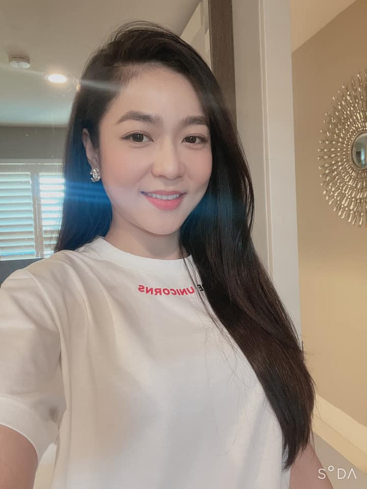 Hà Thanh Xuân cũng chia sẻ lịch chạy show kéo dài đến hết Tết Nguyên đán, ở nhiều nơi như Mỹ, Thụy Sĩ, Anh...