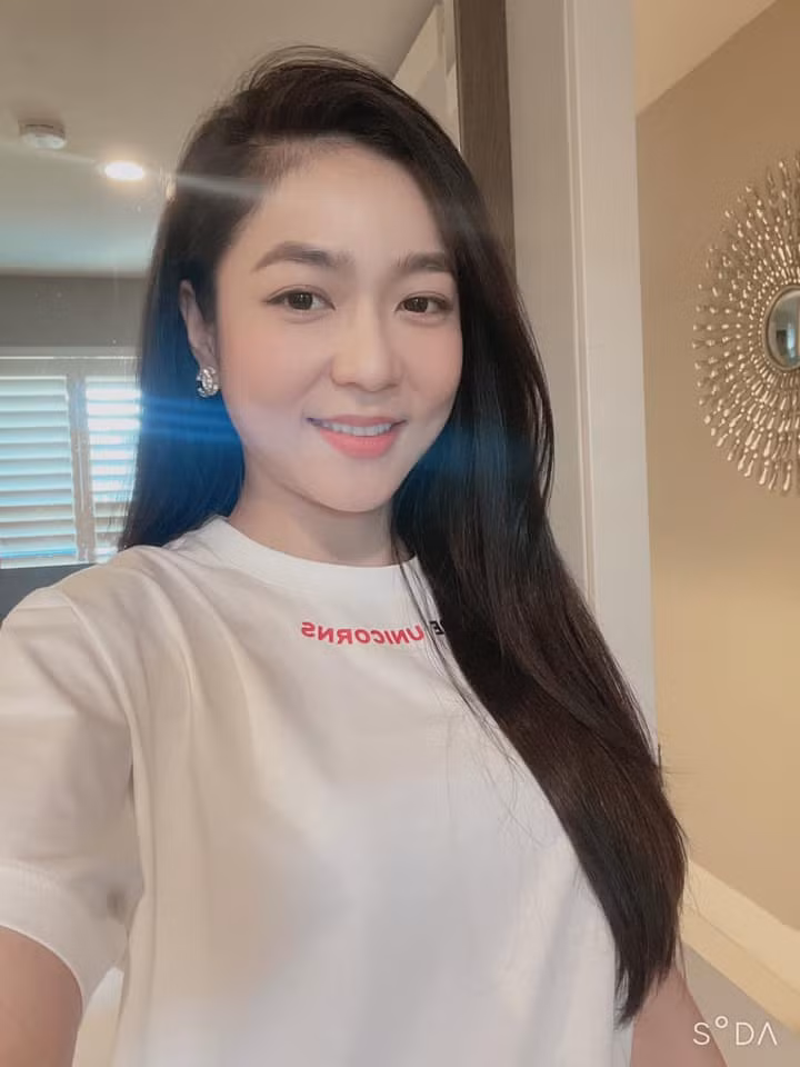 Hà Thanh Xuân cũng chia sẻ lịch chạy show kéo dài đến hết Tết Nguyên đán, ở nhiều nơi như Mỹ, Thụy Sĩ, Anh...