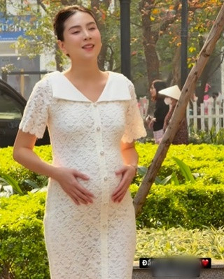 Ở thời điểm tháng thứ 8 của thai kỳ, Mai Ngọc vẫn giữ năng lượng, sự tươi tắn của mình mỗi ngày.