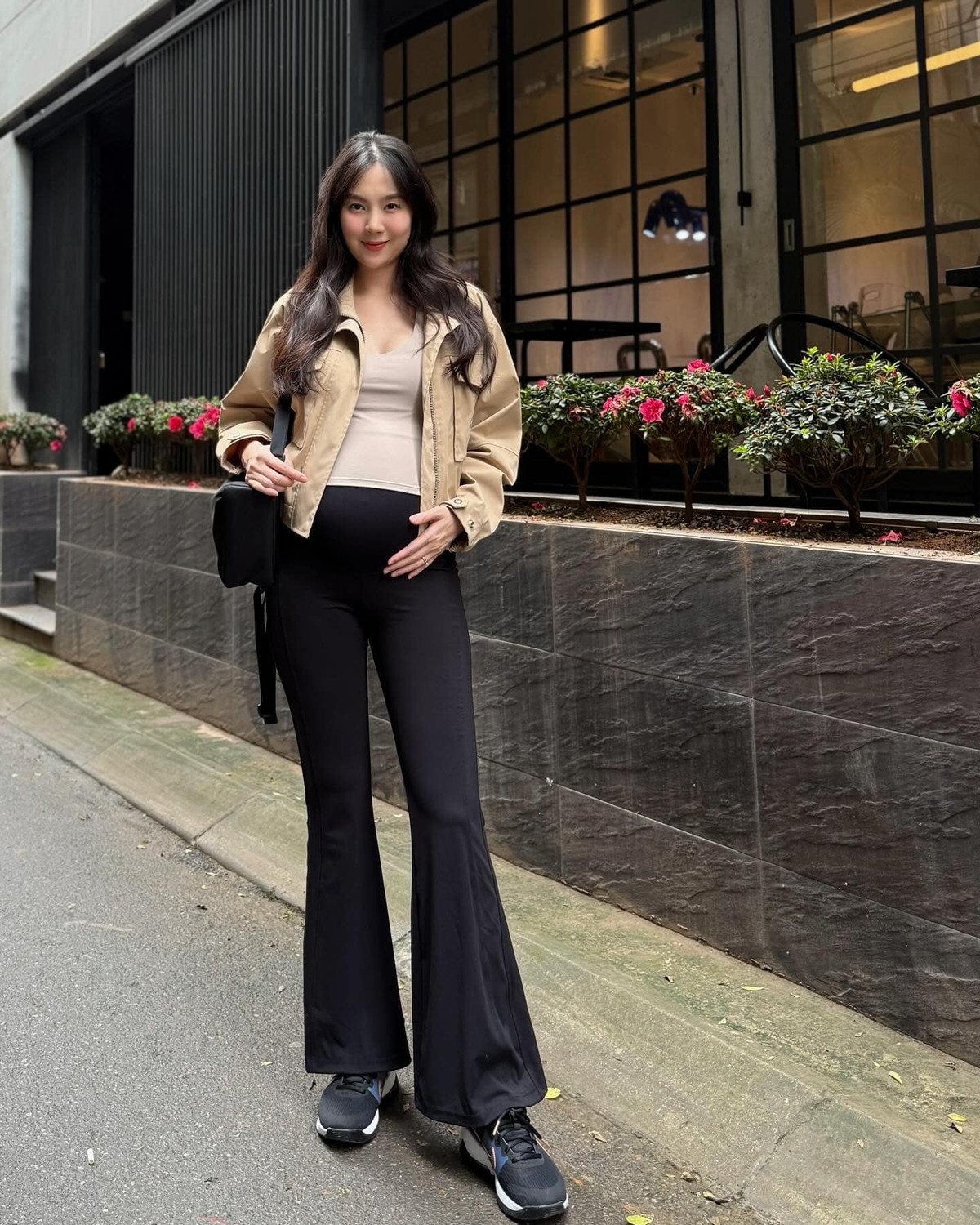 Cộng với việc thường xuyên thăm khám trong thai kỳ, tuân thủ các lời khuyên bổ sung dinh dưỡng từ bác sĩ mà Mai Ngọc có được thể trạng khỏe mạnh, linh hoạt trong suốt thai kỳ.