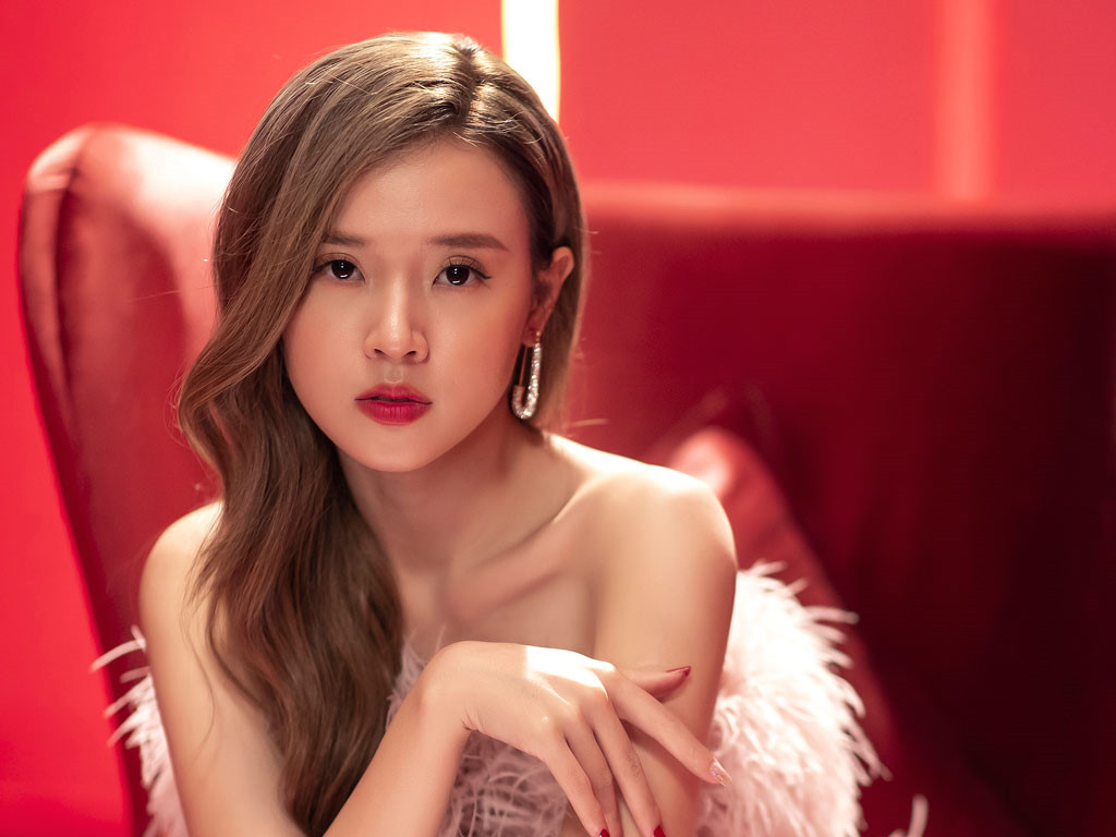 Chỉ qua 1 bình luận của dân mạng, Midu còn chứng minh mình sở hữu vẻ đẹp tự nhiên mà không cần can thiệp "dao kéo".