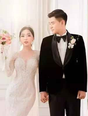 Trong ảnh, cô ăn vận giản dị, make-up nhẹ nhàng, thả tóc. Mai Hà Trang chiếm trọn spotlight gương mặt với đường nét hài hòa, sống mũi cao thẳng,... trông rất dịu dàng, đằm thắm.