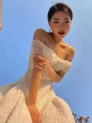 Trong giới WAGs của các tuyển thủ Việt Nam, bà xã Hà Đức Chinh - Mai Hà Trang được nhận xét là người kín tiếng.