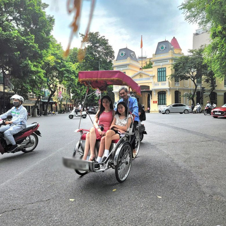 Thế nhưng dù có cuộc sống trong mơ, Đào Lan Phương luôn dạy các con sống chan hòa, gần gũi, yêu thương nhau, biết quan tâm và gắn bó với gia đình như truyền thống của người Việt.