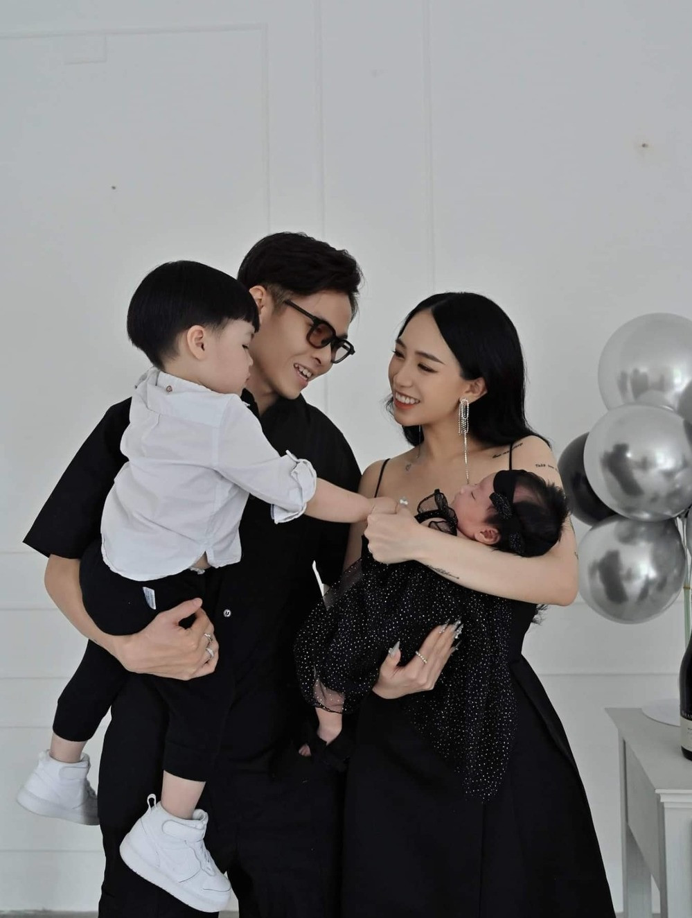 Được biết, Tâm Nguyễn cũng là người thường xuyên phụ giúp việc chăm con để đỡ đần cho vợ, chính vì thế, mỹ nhân sinh năm 1999 cũng có nhiều thời gian hơn để chăm chút cho hình ảnh của bản thân.