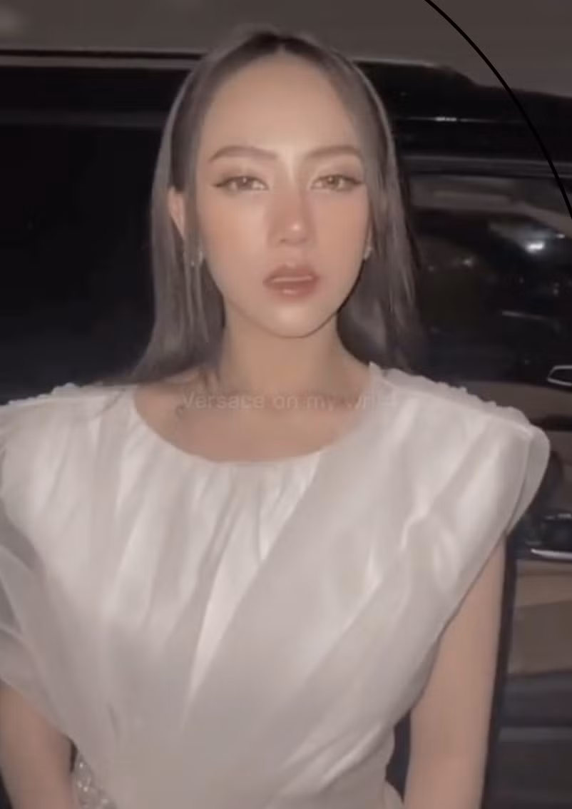 Nhiều fan cho rằng Joyce Phạm đang ám chỉ đến việc vừa "trùng tu" lại một bộ phận trên gương mặt của cô. Cụ thể, theo nhiều khán giả nhận xét, chiếc mũi của mỹ nhân gốc Sài thành đã được nâng cao hơn, phần cánh mũi được thu hẹp trông hài hòa hơn so với tổng thể gương mặt.