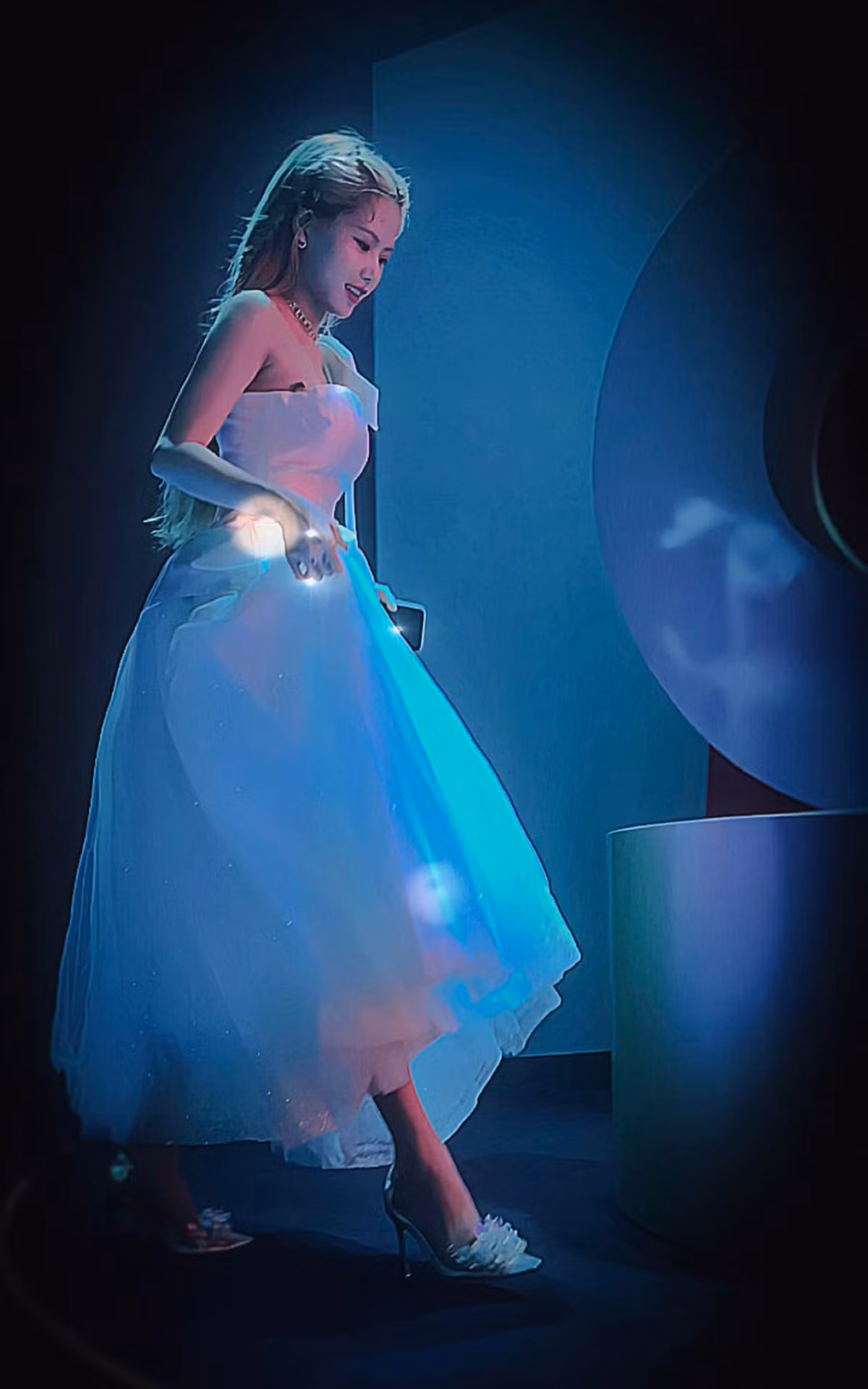 Nữ coser giờ đã rất khác, chăm diện những bộ trang phục hở bạo, đầy quyến rũ khiến người xem chẳng thể nào rời mắt.