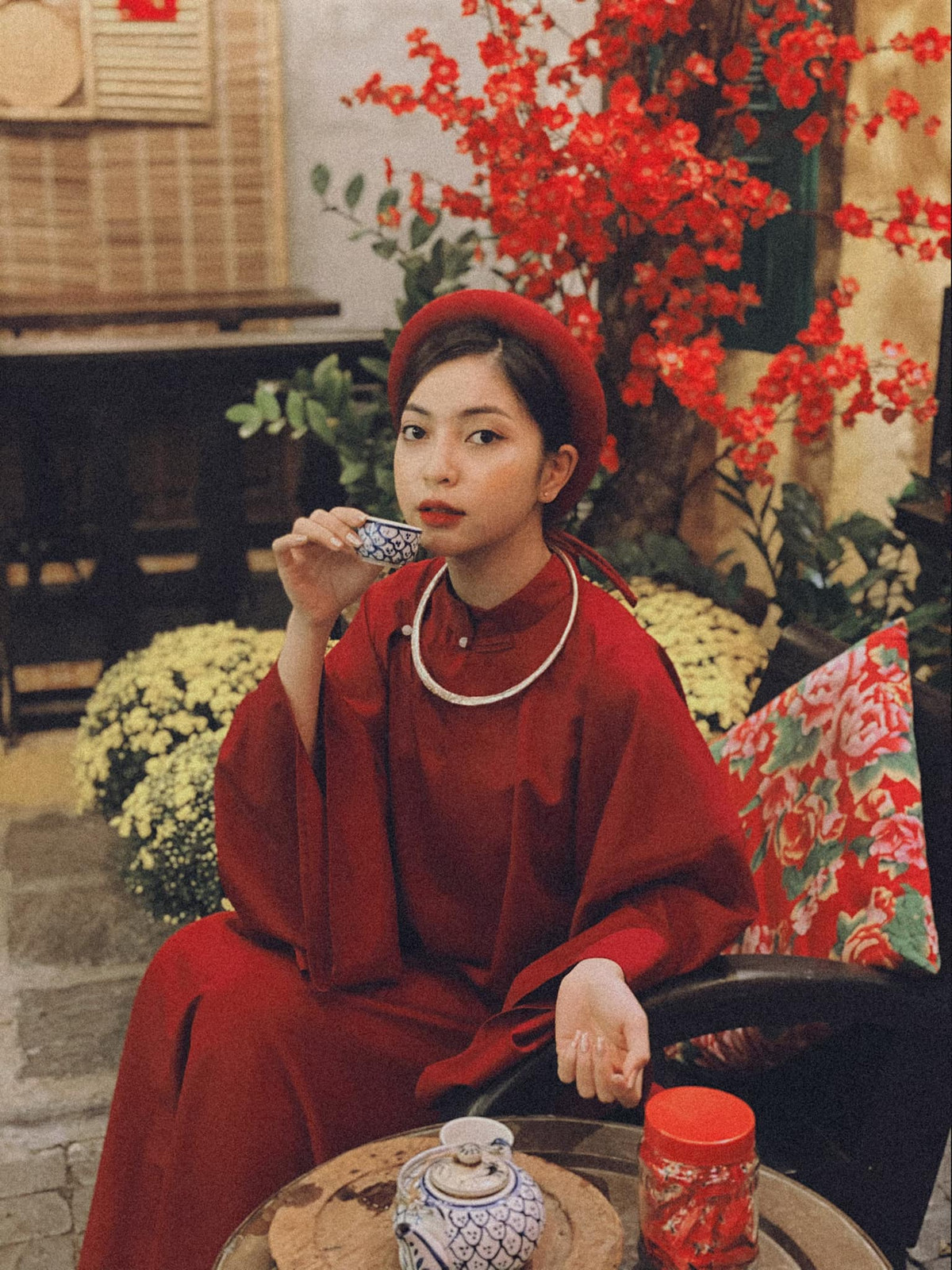 Hình ảnh diện cổ phục của Nhật Lê.