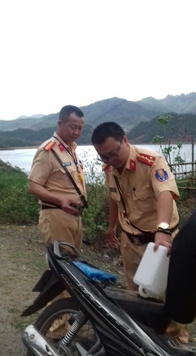 Het xang giua duong co gai bong co 