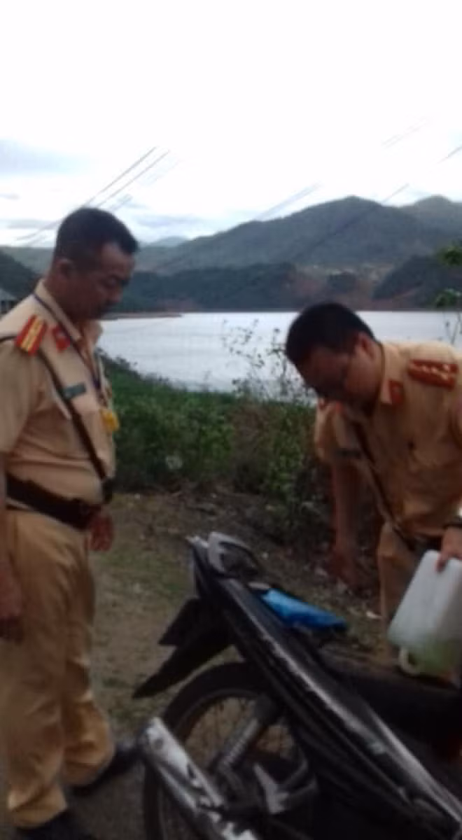 Het xang giua duong co gai bong co 