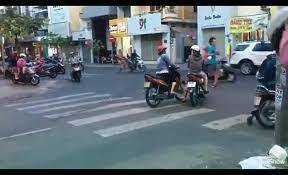 Trước đó, không ít lần netizen phải ngoái nhìn với những trường hợp dừng xe chẳng giống ai của hội chị em.