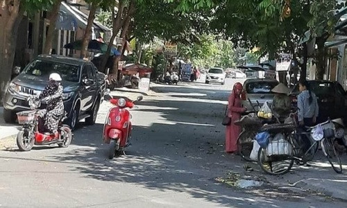 Cách đây không lâu, bài chia sẻ thu hút sự chú ý của đông đảo cộng đồng mạng. Đa phần ai nấy đều bất bình trước hành động vô ý thức khi tham gia giao thông của người phụ nữ này.