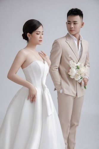 Trong một chia sẻ với bạn bè trước đó, Huyền My tiết lộ ngày 26/9 tới đây sẽ tổ chức tiệc cưới tại TP. HCM.