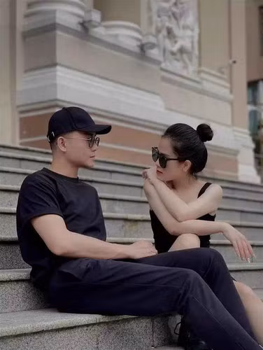 Để chuẩn bị cho ngày trọng đại, cả 2 đầu tư chụp ảnh cưới ở Đà Lạt. Concept ghi hình có cả cổ điển xen lẫn hiện đại.