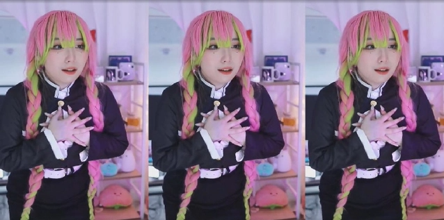 Chẳng hiểu do vấn đề chất lượng của bộ đồ cosplay hay do vòng một ngoại cỡ mà ngay khi Nayako đang hào hứng khoe bộ đồ thì một nút áo phản chủ đã bất ngờ đứt phựt, ngay ở phần ngực của cô.