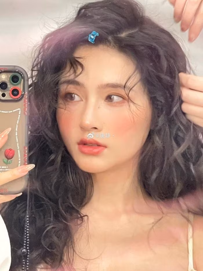 Những hình ảnh xinh đẹp của Tang Jing nhận được vô vàn lời khen từ dân mạng.