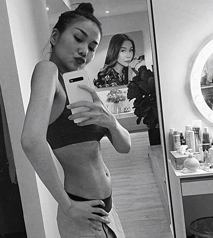 Thanh Hằng cho biết luôn kiểm soát thực phẩm nạp vào cơ thể. Cô không ăn đường, tinh bột và ít khi ăn vặt. Người đẹp chủ yếu ăn nhiều rau, hoa quả và các loại hạt.