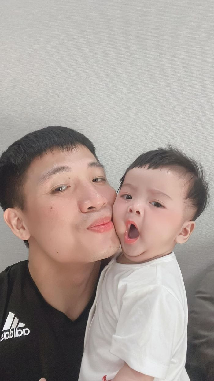 Hiện tại gia đình của Bùi Tiến Dũng có 2 cô công chúa nhỏ vô cùng dễ thương và đáng yêu, nhận được cảm tình và sự theo dõi của đông đảo người hâm mộ.