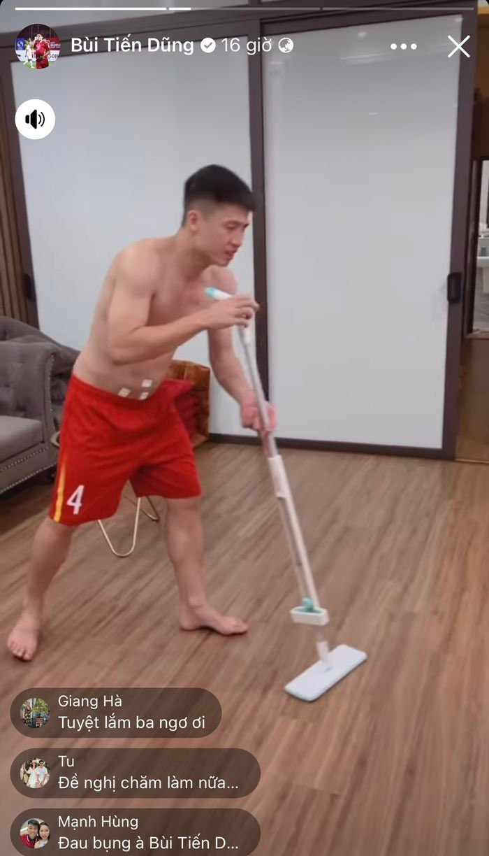 Mới đây, trên trang cá nhân của mình, chàng cầu thủ của đội tuyển Việt Nam đã chia sẻ khoảnh khoắc chăm con thu hút đông đảo sự tương tác và chú ý từ cư dân mạng.