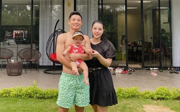 Gia đình Bùi Tiến Dũng cũng thường xuyên đi chơi, đi du lịch khắp nơi cùng nhau.