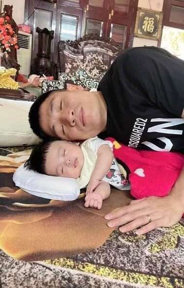 Được biết, cặp vợ chồng Bùi Tiến Dũng – Khánh Linh nhận được nhiều sự yêu thương và quan tâm từ khán giả. Họ đã có với nhau cô con gái lớn 5 tuổi với tên thường gọi ở nhà là bé Shi (Bùi Tuệ An), cô bé sở hữu gương mặt dễ thương, cách nói chuyện hài hước.