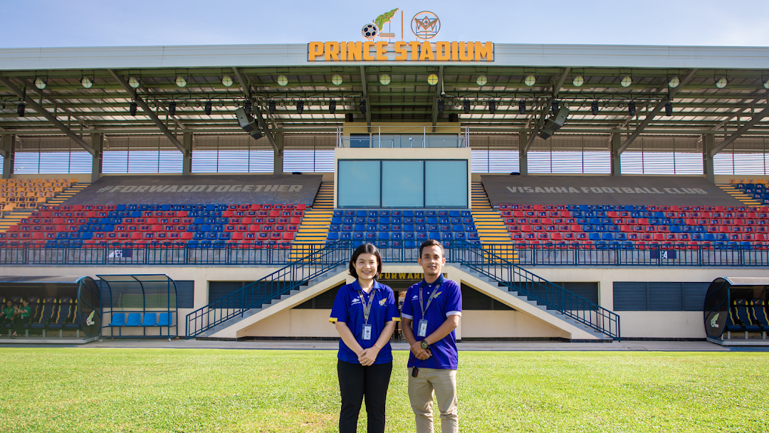 Mặt cỏ SVĐ Prince được chăm sóc thường xuyên và tỉ mỉ với sự tham gia của các chuyên gia đến từ Nhật Bản.