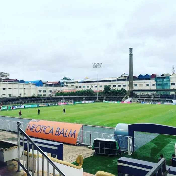 SVĐ Quân đội Hoàng gia Campuchia được xây dựng vào thập niên 20 của thế kỷ trước và là sân nhà của CLB Bộ Quốc phòng tại giải VĐQG Campuchia.