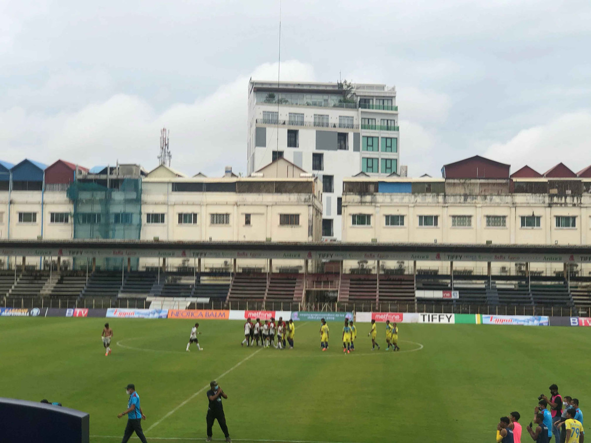 Sân có sức chứa 8.000 chỗ ngồi và tối đa 20.000 sau khi nâng cấp để tổ chức SEA Games 32.