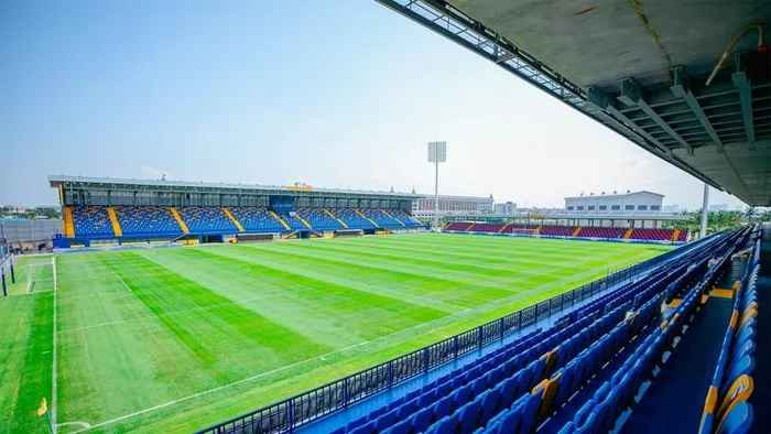 Không có vẻ ngoài quá hoành tráng, SVĐ Prince được xây dựng với phong cách hiện đại, tối giản với đầy đủ các phòng chức năng.