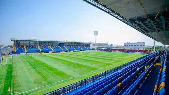 Không có vẻ ngoài quá hoành tráng, SVĐ Prince được xây dựng với phong cách hiện đại, tối giản với đầy đủ các phòng chức năng.