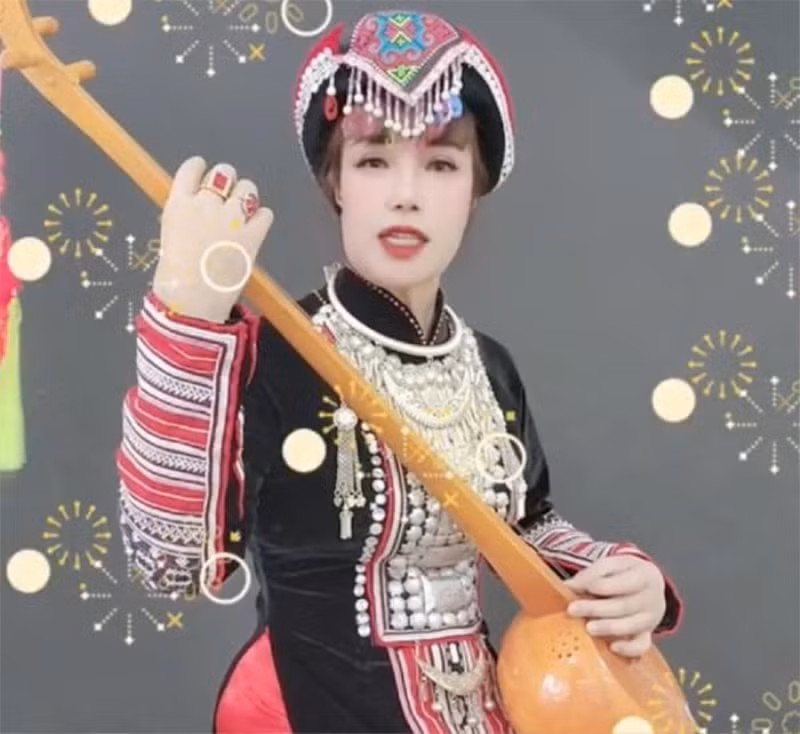 Nhiều netizen nhận xét làn da của Thu Sao căng mịn, mướt mắt.