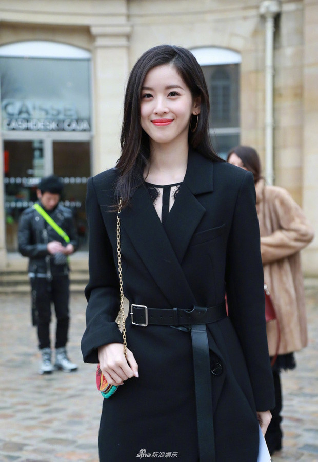 Chương Trạch Thiên luôn nhận được nhiều lời khen có cánh trong mỗi lần xuất hiện bên cạnh chồng tại các cuộc họp mặt của công ty hay sự kiện với diện mạo quá đỗi xinh đẹp, lộng lẫy.