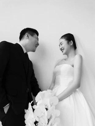 Tuy nhiên, Salim và chồng sắp cưới đã chuẩn bị cho một số thủ tục trước hôn lễ như chụp ảnh cưới.