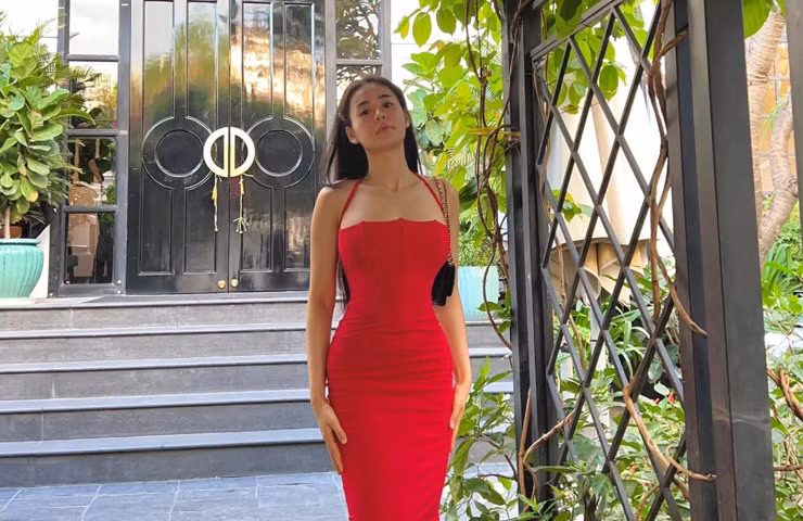 Duy trì luyện tập đến 6 ngày/tuần kèm với chế độ ăn uống rất khoa học, Phương Trang dần tăng cân nặng lên thành 55 kg và những đường cong nóng bỏng trên cơ thể ngày càng rõ nét.