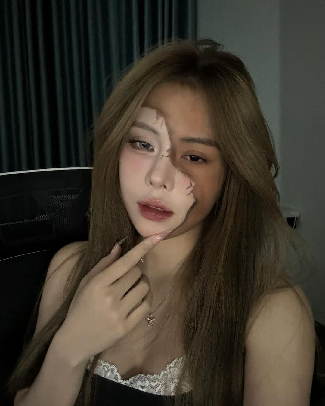 Ngân Hà luôn cố gắng để vừa hoàn thành tốt việc học, vừa sắp xếp được thời gian cho các buổi chụp hình. Nàng hot girl chia sẻ là hiếm khi nào có được một ngày nghỉ ngơi vì lịch trình tương đối bận rộn của mình.