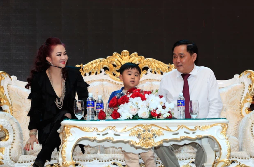 Đoạn clip Huỳnh Hằng Hữu – con trai của đại gia Dũng "Lò Vôi" và bà Phương Hằng tiết lộ mong muốn công việc trong tương lai đang được chia sẻ trên khắp các trang mạng xã hội