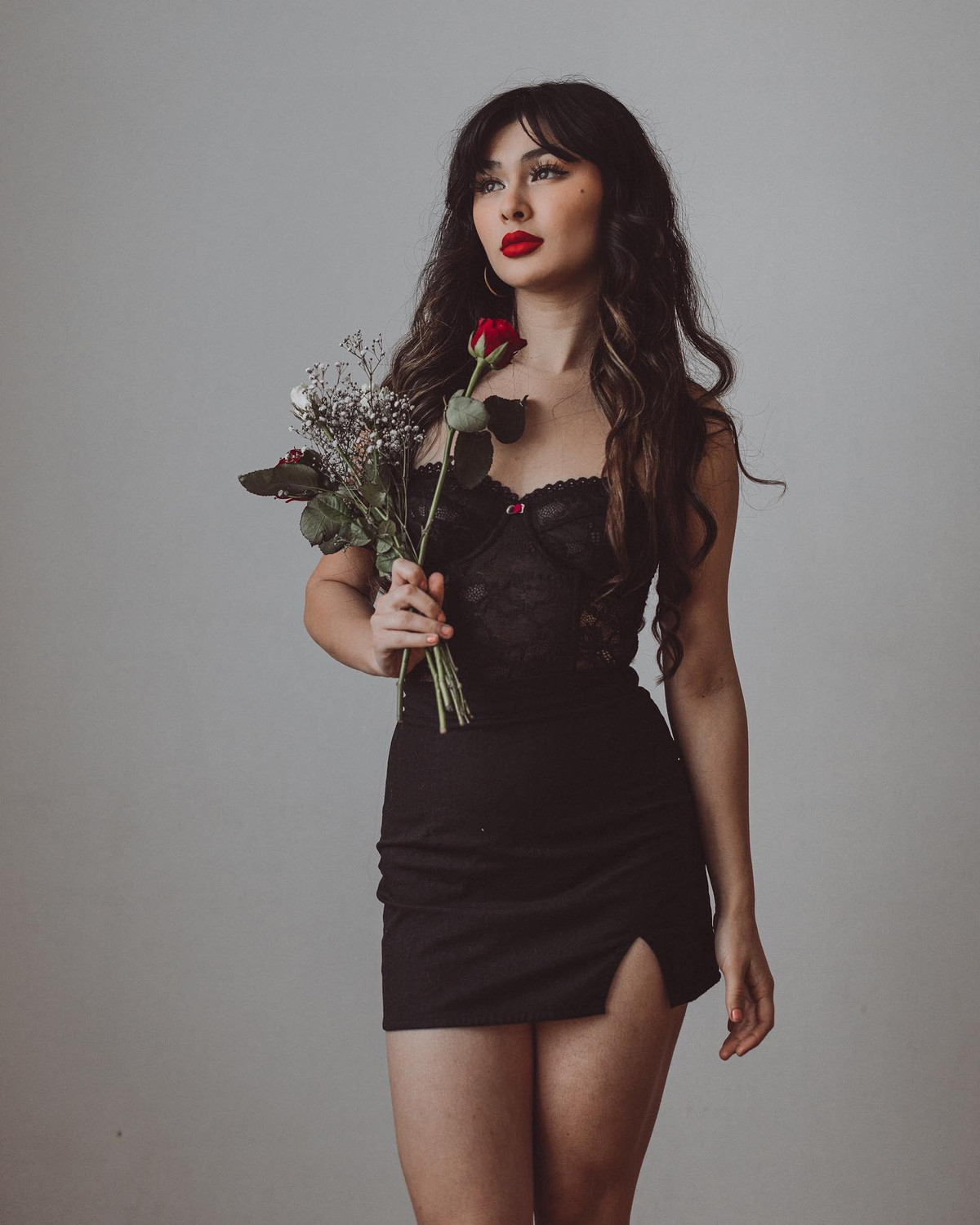 Bên cạnh sự hào hứng khi nhắc về những màn trình diễn, Shirina còn bày tỏ niềm đam mê với ẩm thực Việt, cuộc sống về đêm sôi động ở TPHCM, nền văn hóa đa dạng và con người tốt bụng, sẵn sàng giúp đỡ du khách quốc tế.