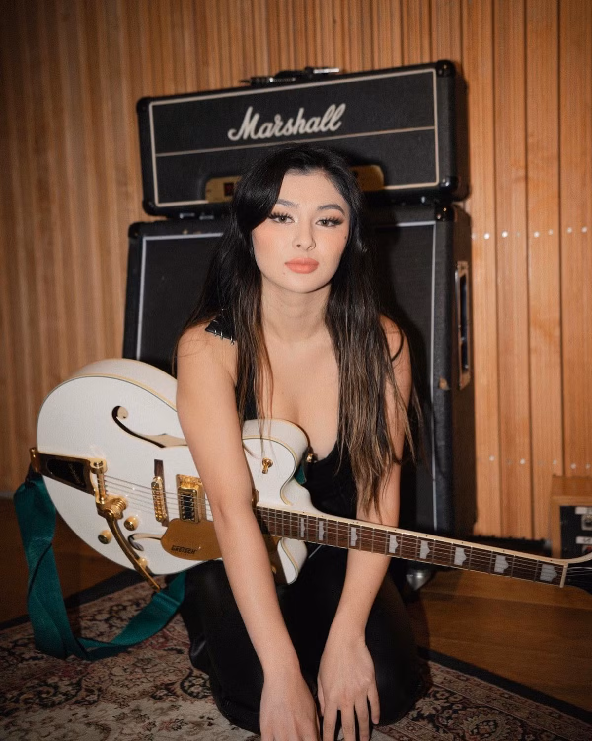 Trong hai lần đến Việt Nam, Shirina đều ở lại 3 tuần. Cô ghé thăm Hà Nội, TPHCM. Ngoài ra, cô cũng đi vịnh Hạ Long (Quảng Ninh), Tràng An (Ninh Bình) cùng nhiều địa điểm nổi tiếng khác.