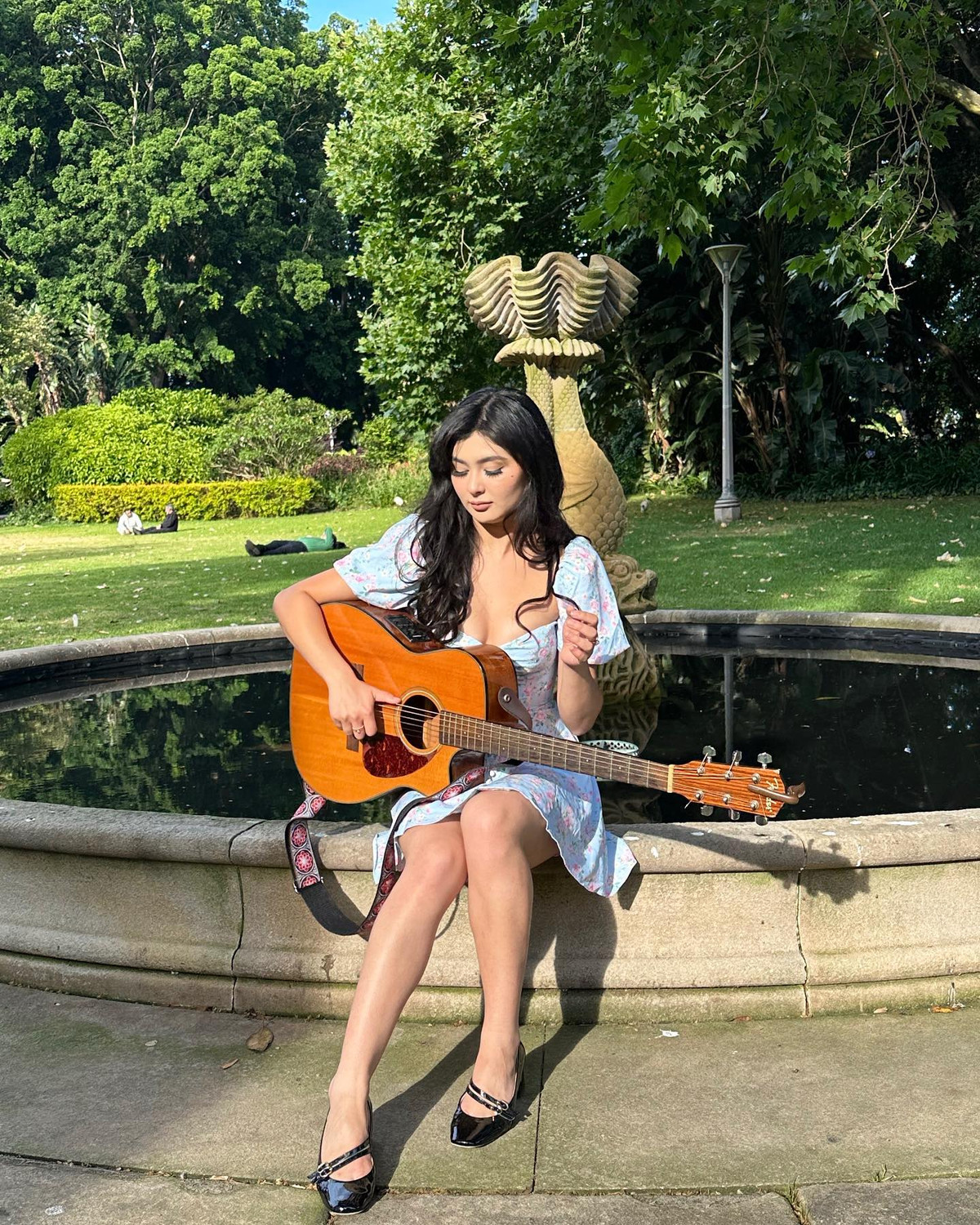 Shirina cho biết: "Tôi đến Việt Nam lần đầu tiên vào tháng 2. Vì quá thích đất nước này, tôi quyết định ghé thăm tiếp vào tháng 7. Trước khi diễn bài 'See Tình', tôi khá lo lắng. Nhưng tôi nghĩ mình đã thể hiện tốt phần trình diễn của mình. Tôi không mất nhiều thời gian để tập bài này vì nó rất phổ biến".